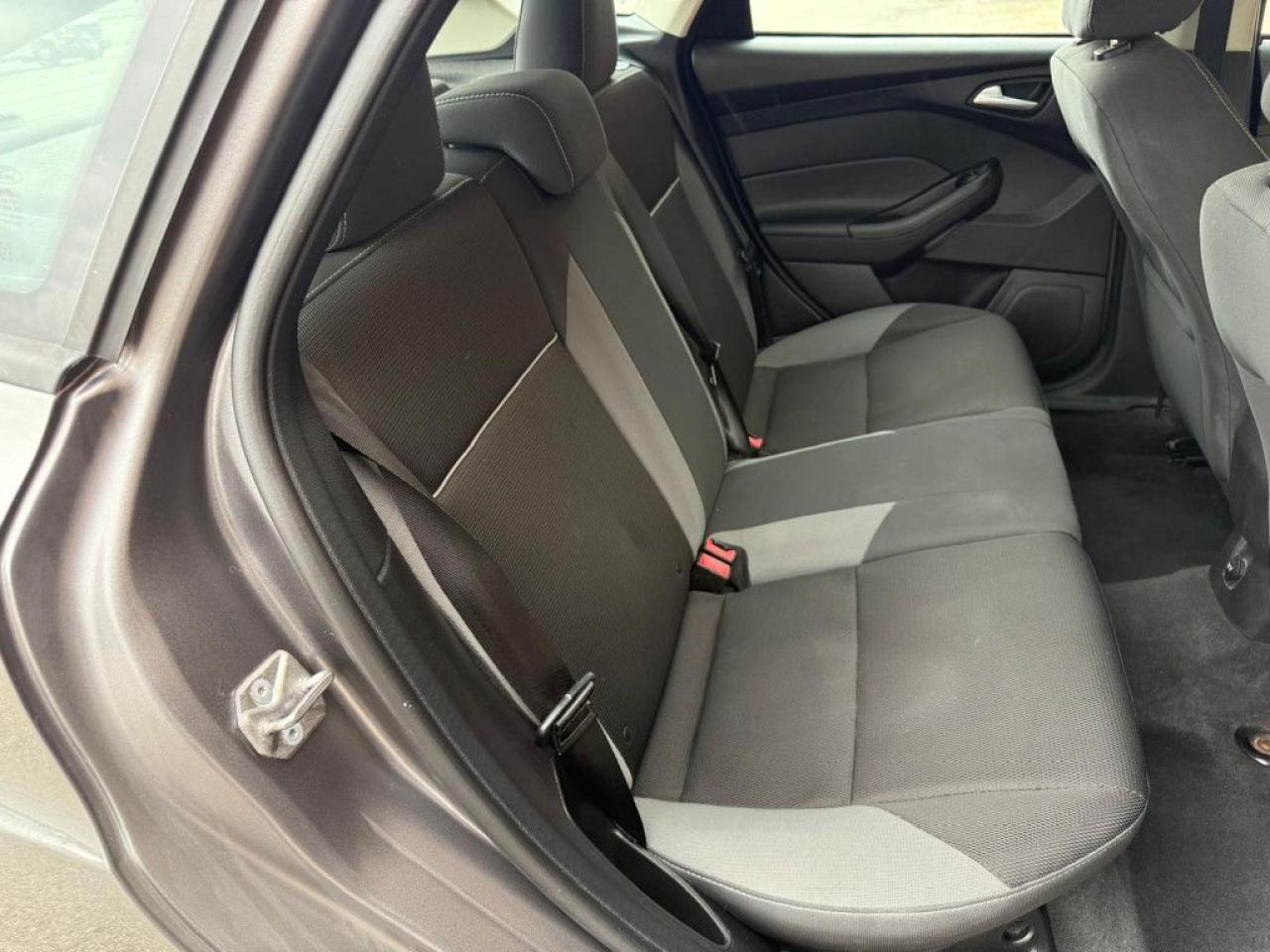 2014 Ford Focus SE | CLEAN CARFAX | LOW KMS | BLUETOOTH | HEATED SEATS | - Photo #16