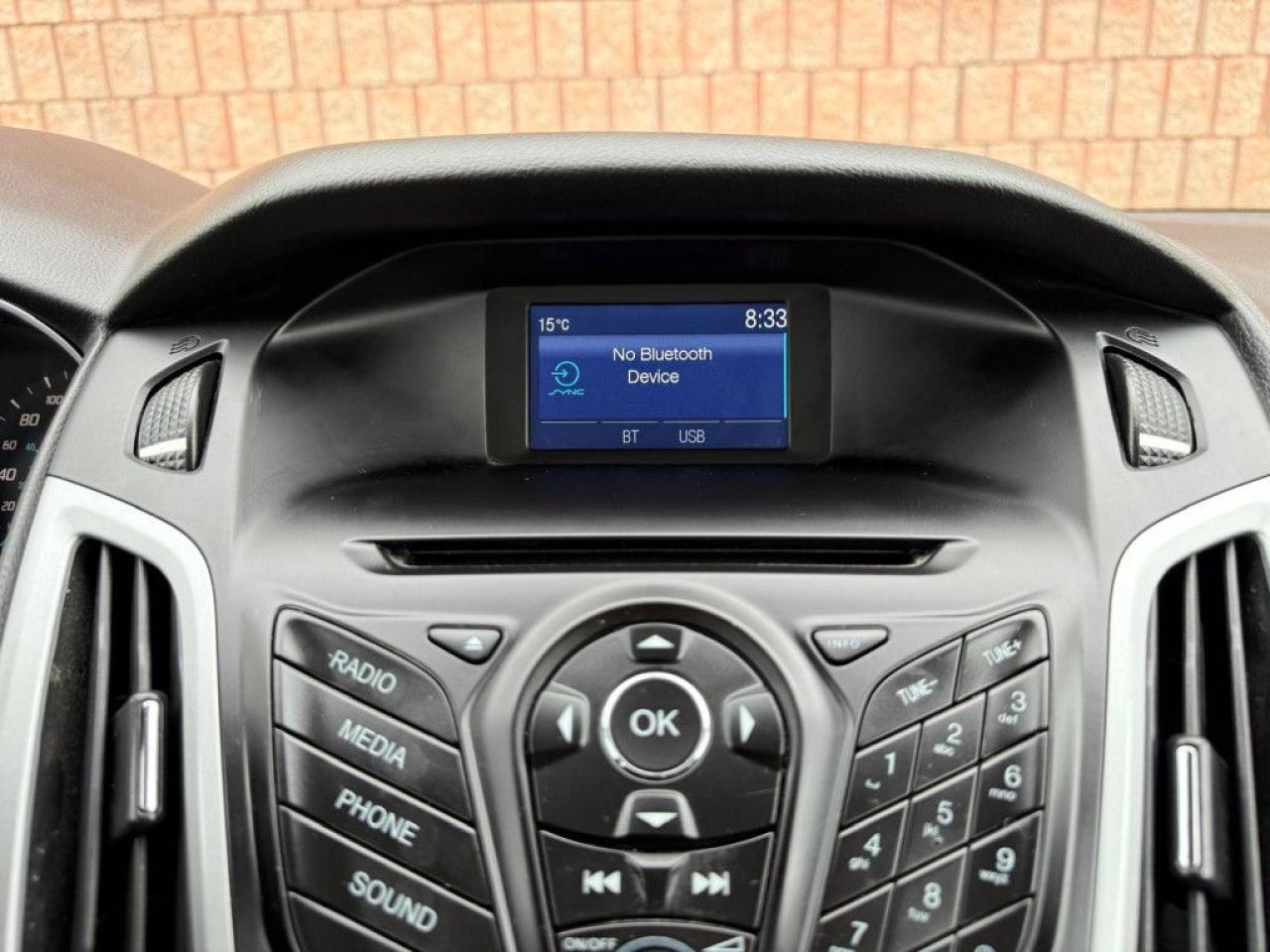 2014 Ford Focus SE | CLEAN CARFAX | LOW KMS | BLUETOOTH | HEATED SEATS | - Photo #21