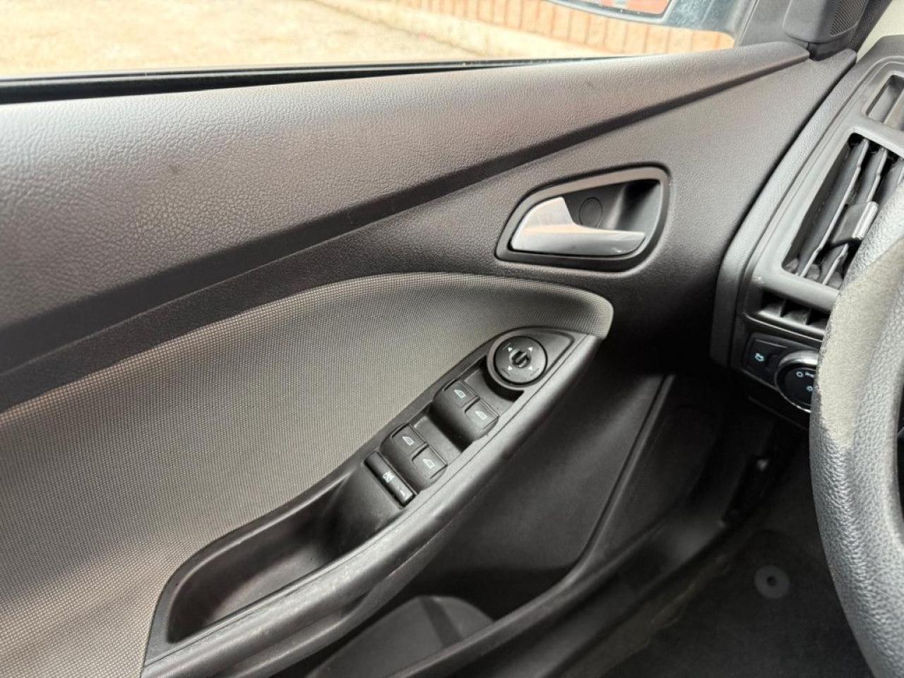 2014 Ford Focus SE | CLEAN CARFAX | LOW KMS | BLUETOOTH | HEATED SEATS | - Photo #25