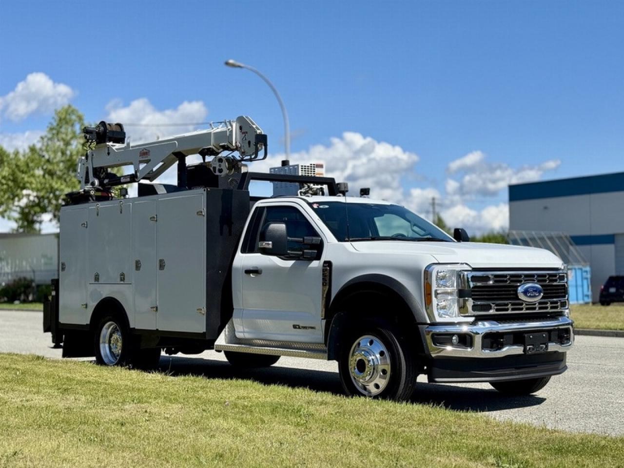 Used 2023 Ford F-550 XLT 4x4 Diesel Service Truck with Crane, Welder and Compressor for sale in Burnaby, BC
