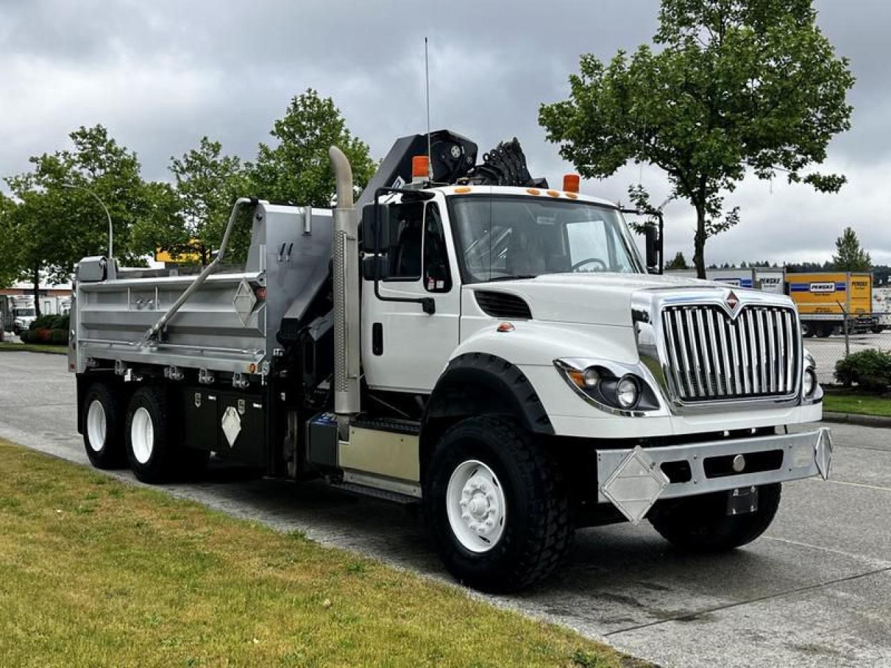 Used 2017 International WorkStar 7600 18-Speed 16 Foot Dump Truck with HIAB Crane for sale in Burnaby, BC