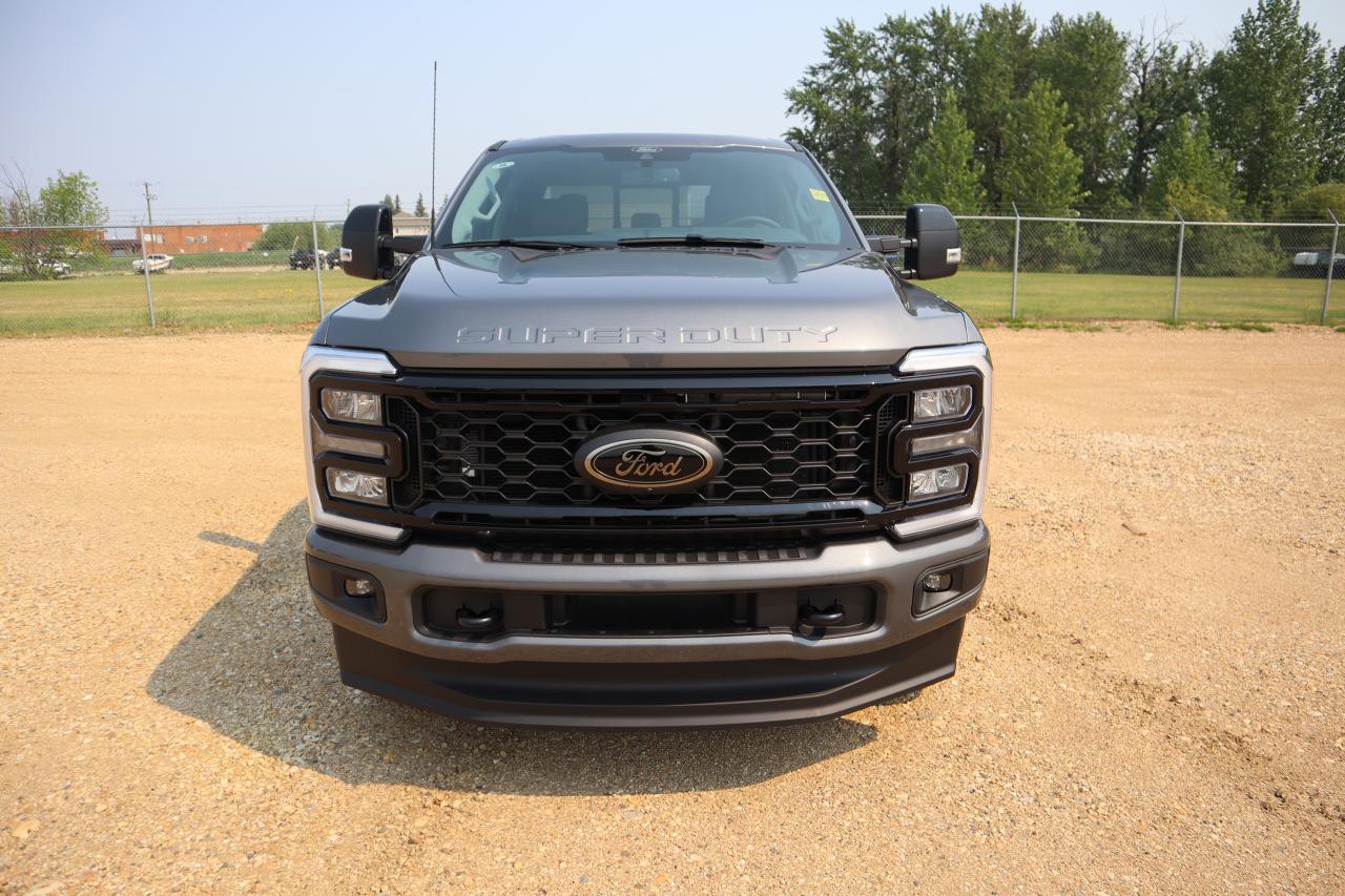 2025 Ford F-350 Super Duty SRW Lariat Photo