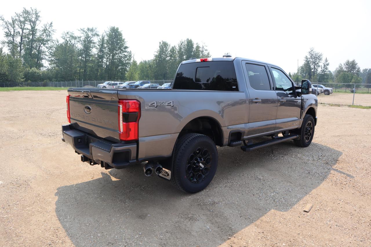 2025 Ford F-350 Super Duty SRW Lariat Photo4
