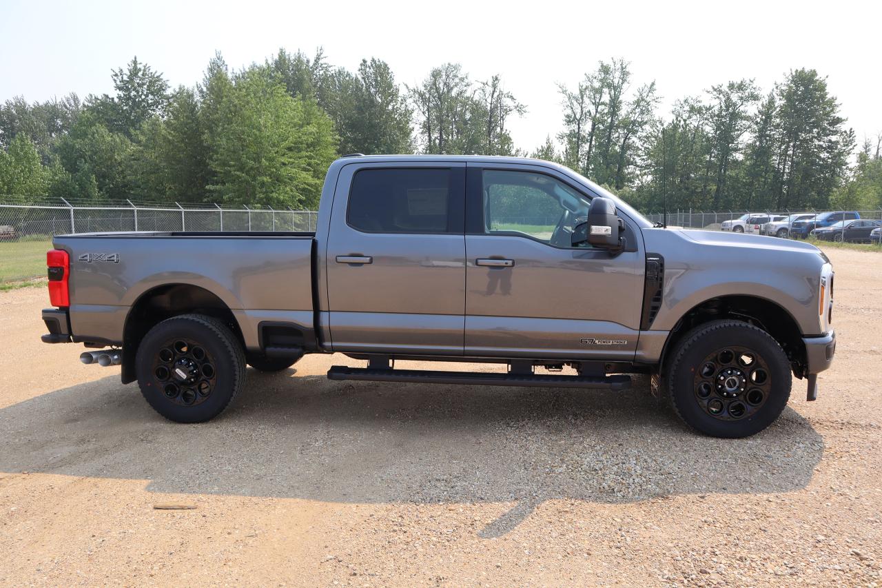 2025 Ford F-350 Super Duty SRW Lariat Photo3