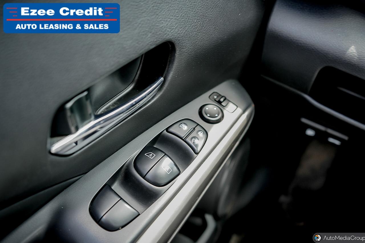 2020 Nissan Kicks SR Photo