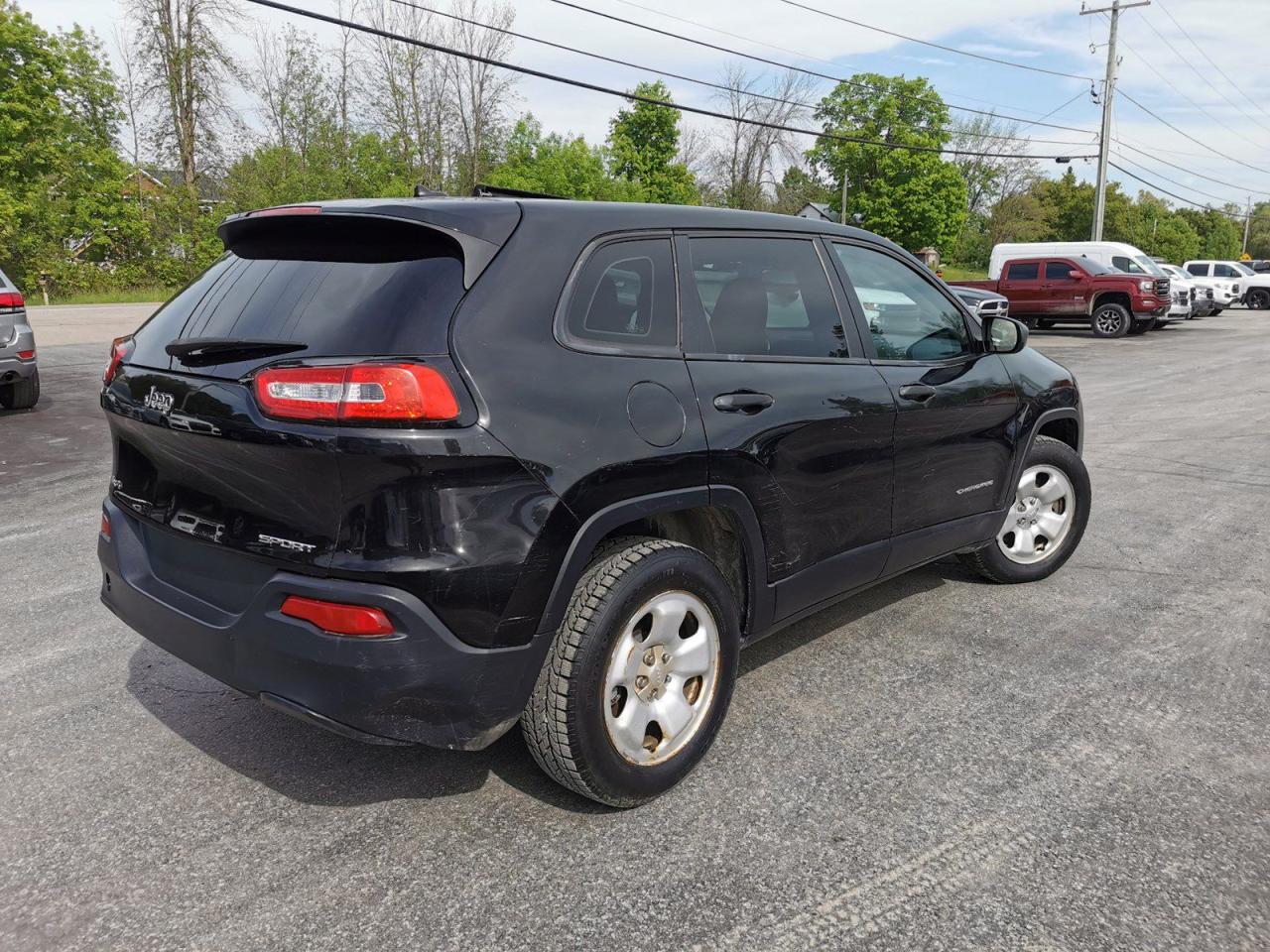 2015 Jeep Cherokee Sport - Photo #5