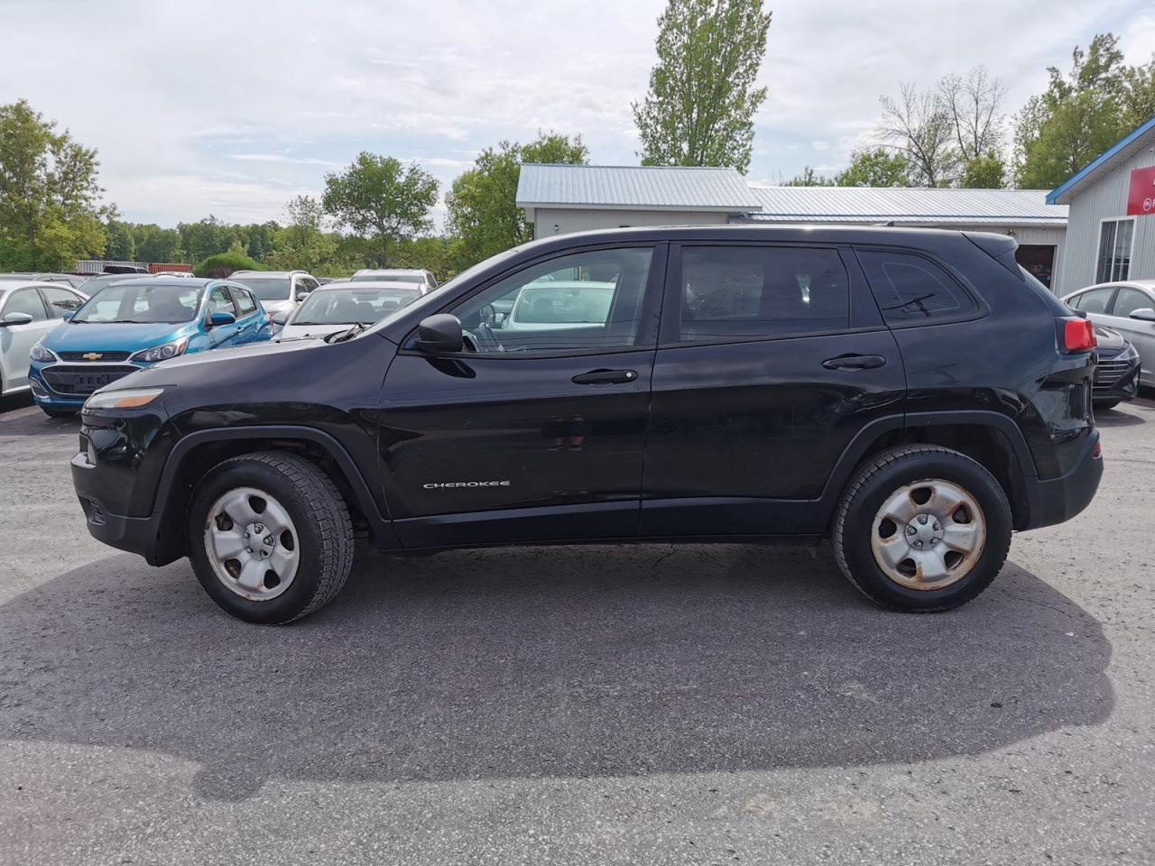 2015 Jeep Cherokee Sport - Photo #2