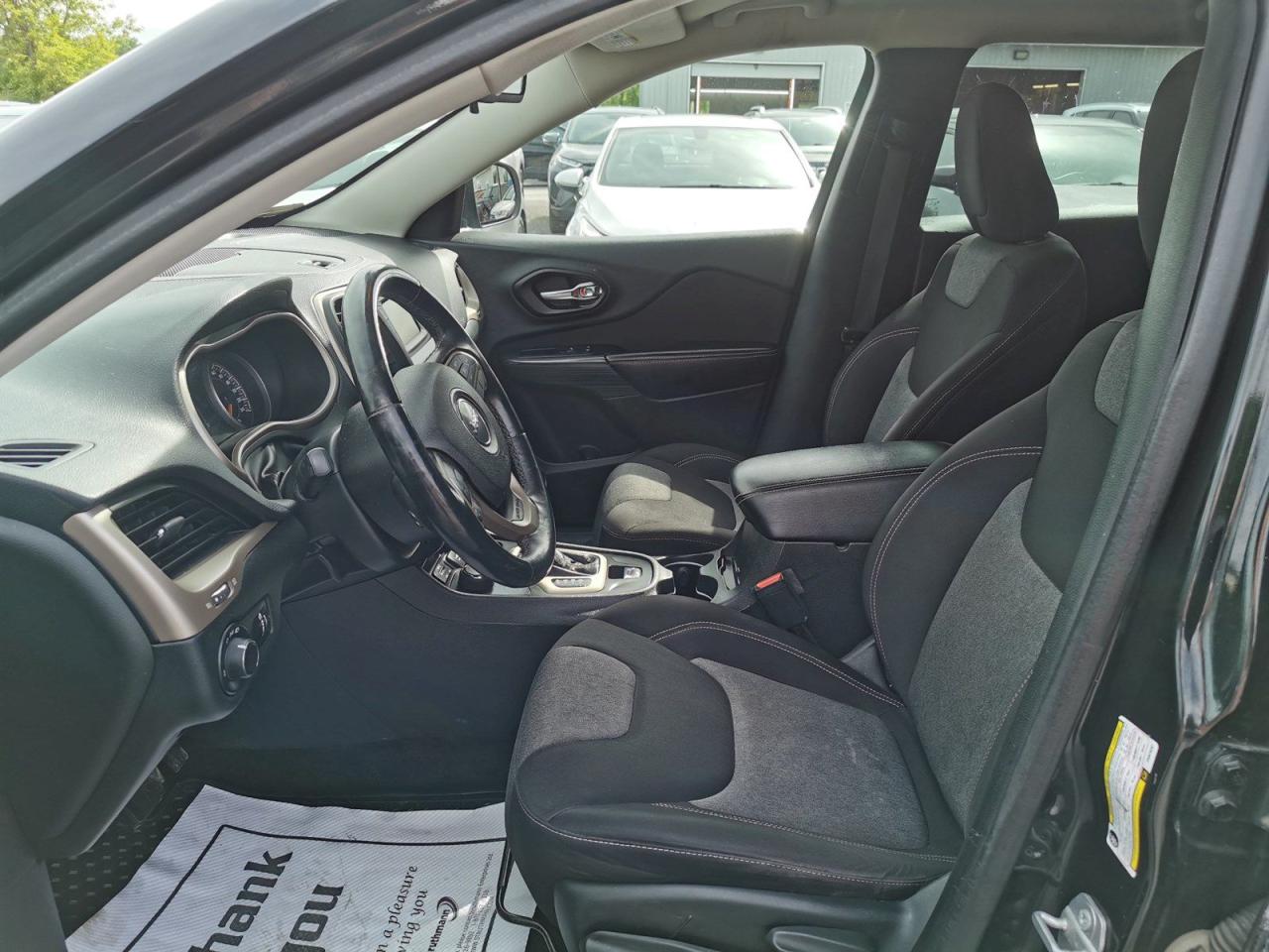 2015 Jeep Cherokee Sport - Photo #11