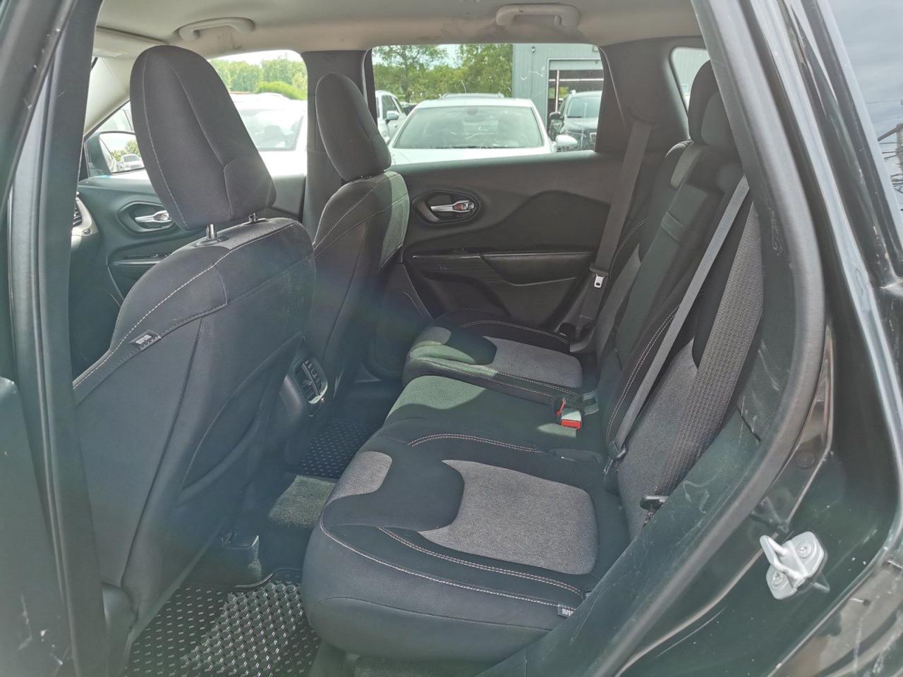 2015 Jeep Cherokee Sport - Photo #13