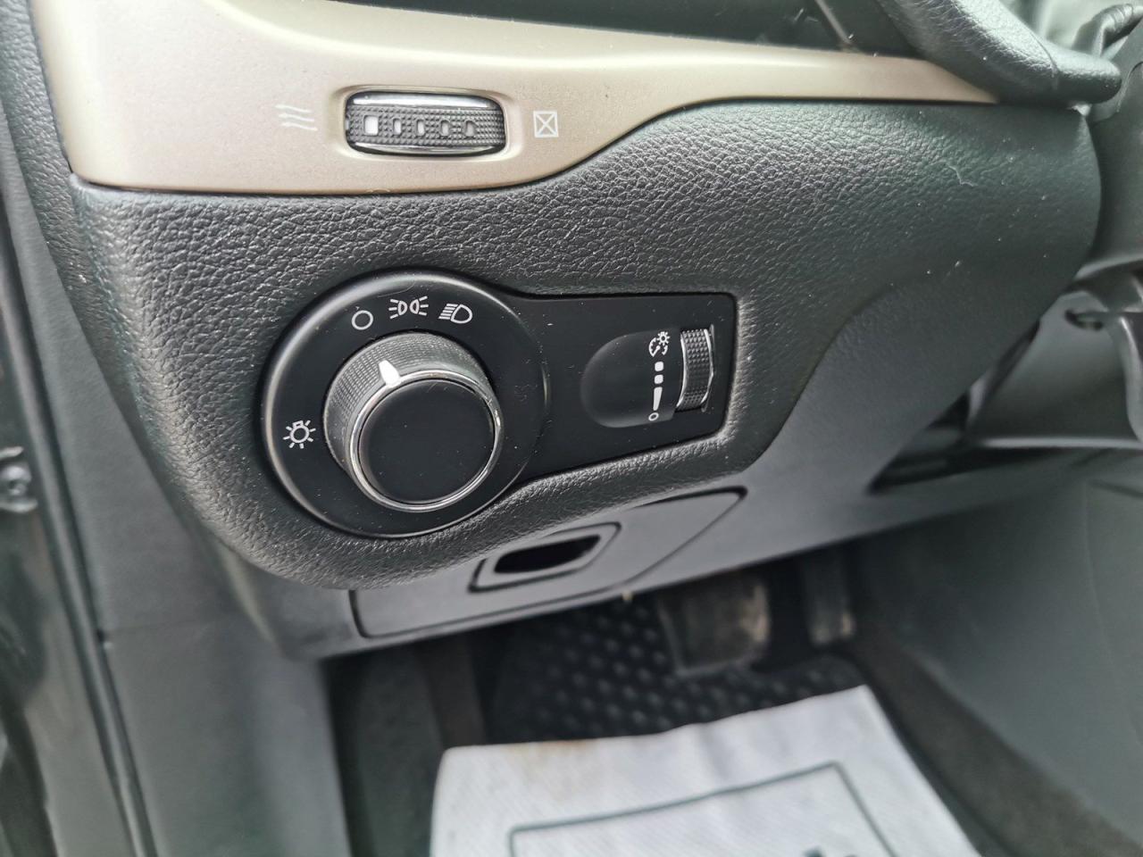 2015 Jeep Cherokee Sport - Photo #18