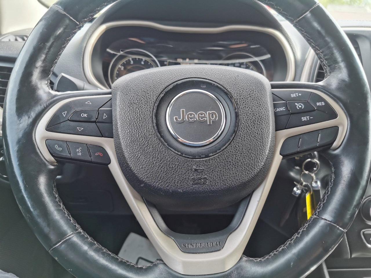 2015 Jeep Cherokee Sport - Photo #19