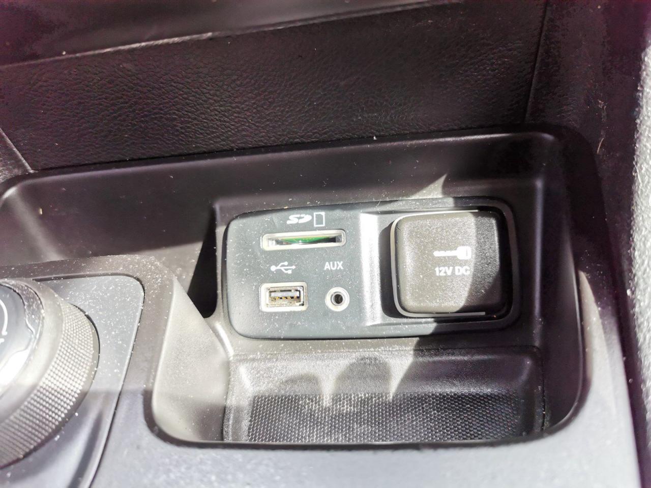 2015 Jeep Cherokee Sport - Photo #24