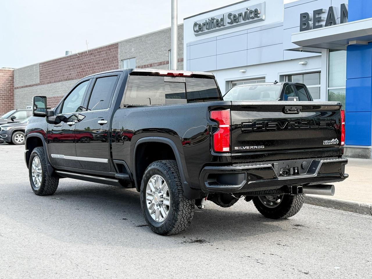 2025 Chevrolet Silverado 2500 HD High Country 6.6L DURAMAX WITH REMOTE START/ENTRY, SUNROOF, HEATED SEATS, HEATED STEERING WHEEL, VENTILATED SEATS, BOSE SOUND SYSTEM, POWER UP/DOWN TAILGATE Photo