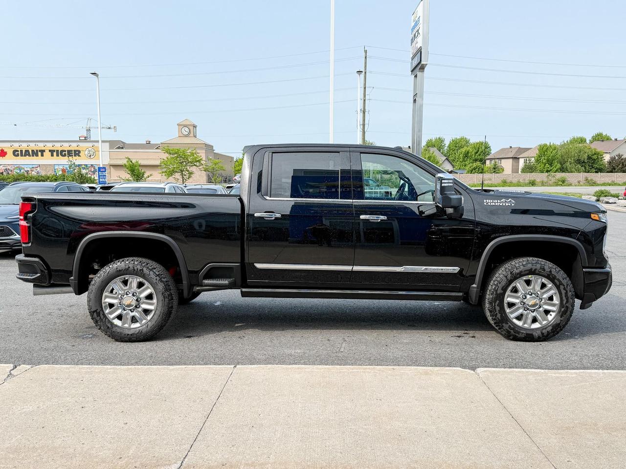 2025 Chevrolet Silverado 2500 HD High Country 6.6L DURAMAX WITH REMOTE START/ENTRY, SUNROOF, HEATED SEATS, HEATED STEERING WHEEL, VENTILATED SEATS, BOSE SOUND SYSTEM, POWER UP/DOWN TAILGATE Photo