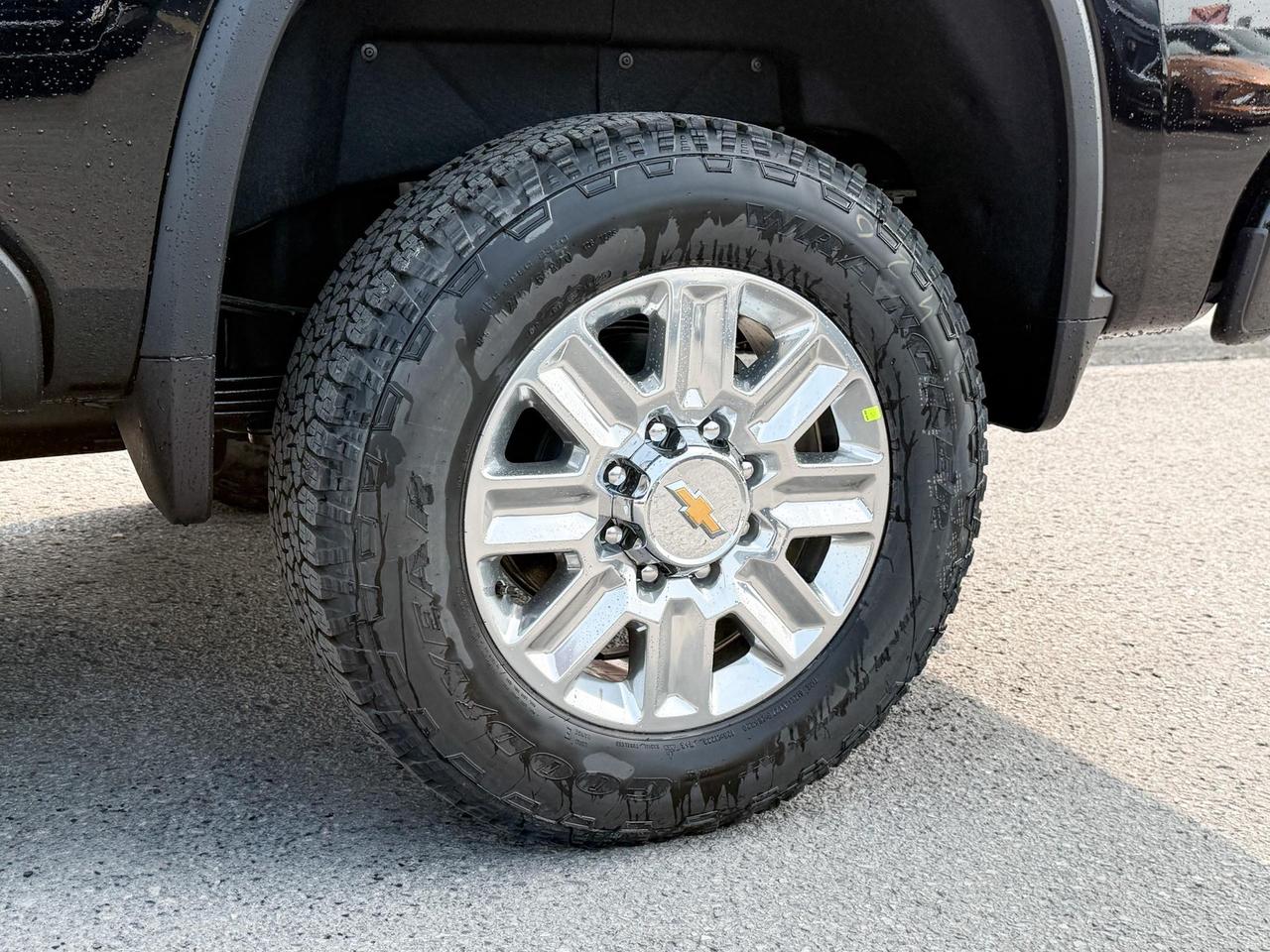 2025 Chevrolet Silverado 2500 HD High Country 6.6L DURAMAX WITH REMOTE START/ENTRY, SUNROOF, HEATED SEATS, HEATED STEERING WHEEL, VENTILATED SEATS, BOSE SOUND SYSTEM, POWER UP/DOWN TAILGATE Photo