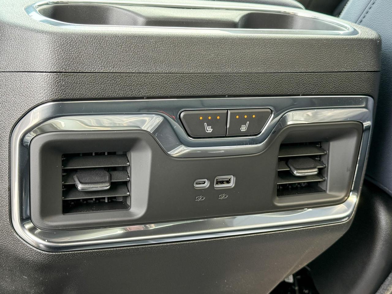 2025 Chevrolet Silverado 2500 HD High Country 6.6L DURAMAX WITH REMOTE START/ENTRY, SUNROOF, HEATED SEATS, HEATED STEERING WHEEL, VENTILATED SEATS, BOSE SOUND SYSTEM, POWER UP/DOWN TAILGATE Photo