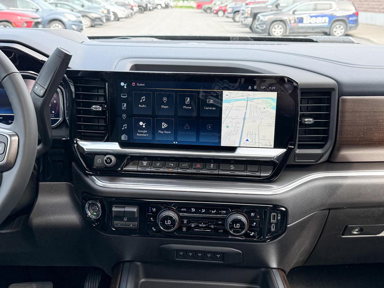 2025 Chevrolet Silverado 2500 HD High Country 6.6L DURAMAX WITH REMOTE START/ENTRY, SUNROOF, HEATED SEATS, HEATED STEERING WHEEL, VENTILATED SEATS, BOSE SOUND SYSTEM, POWER UP/DOWN TAILGATE Photo