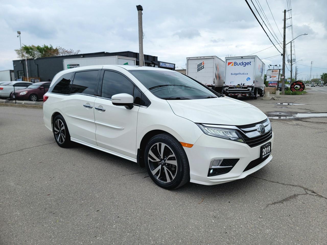 2019 Honda Odyssey Touring Photo2