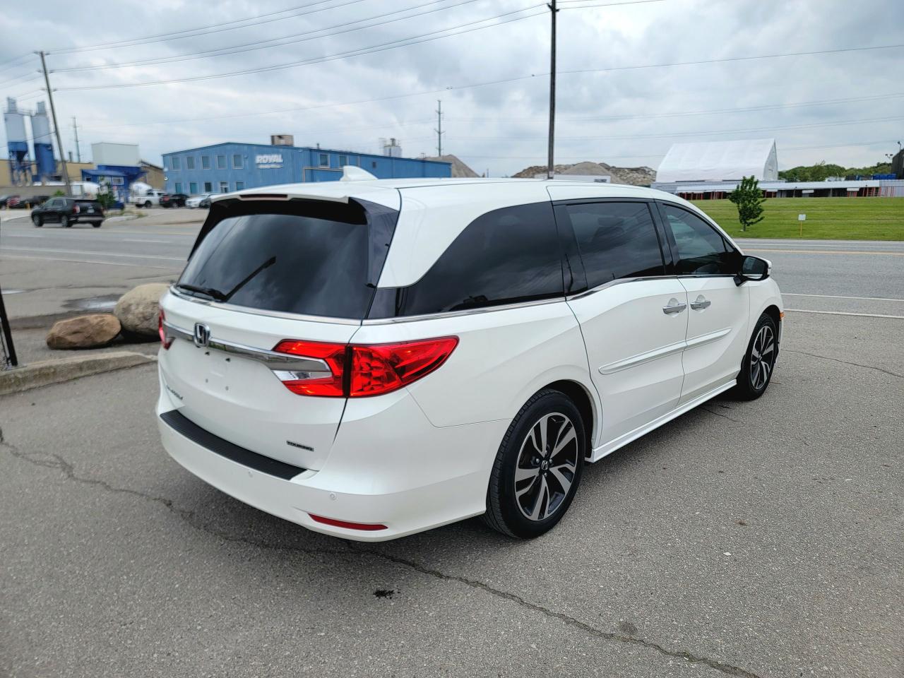 2019 Honda Odyssey Touring Photo4