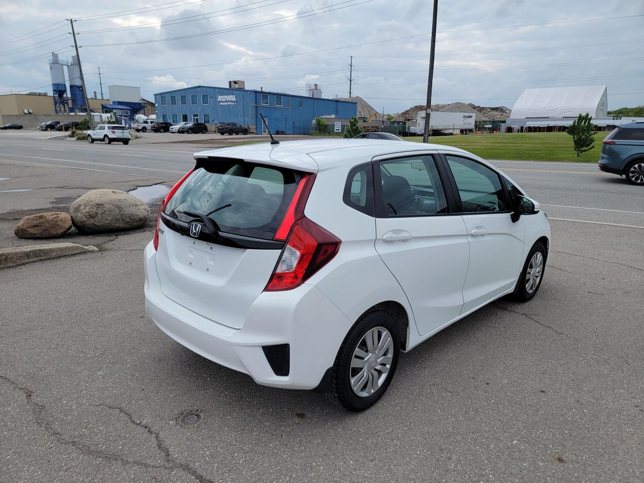 2017 Honda Fit LX Photo4