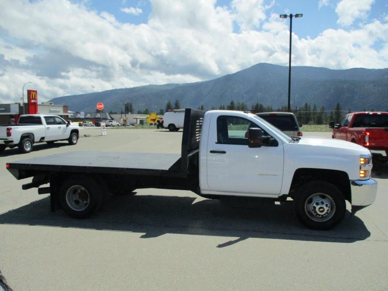 2018 Chevrolet Silverado 3500HD WT DURAMAX 4X4 Photo3