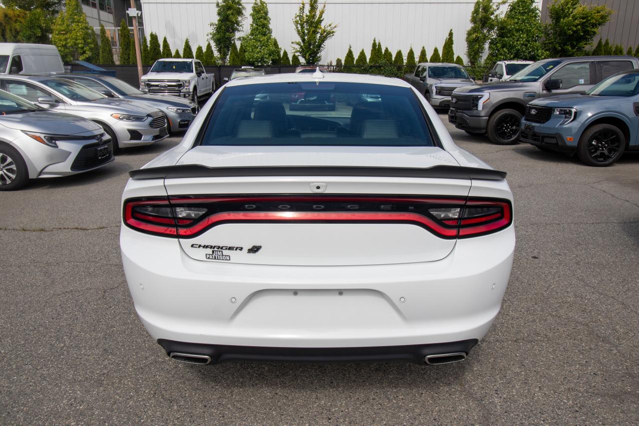 2022 Dodge Charger SXT Photo5