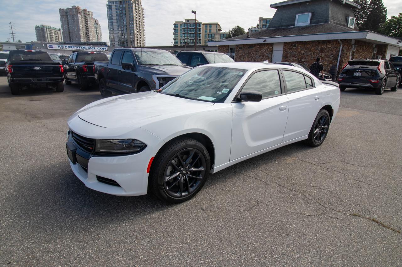 2022 Dodge Charger SXT Photo2