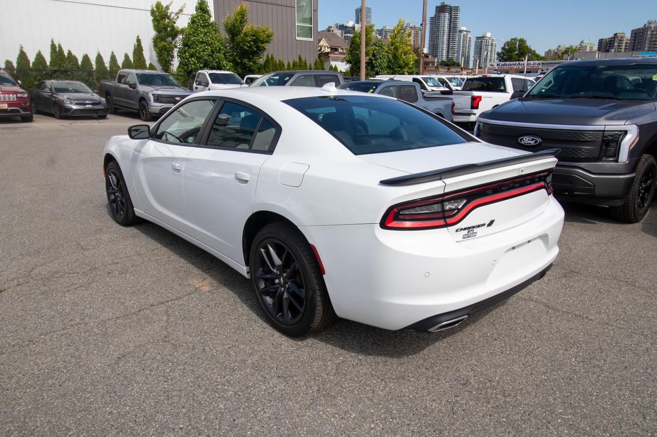 2022 Dodge Charger SXT Photo5