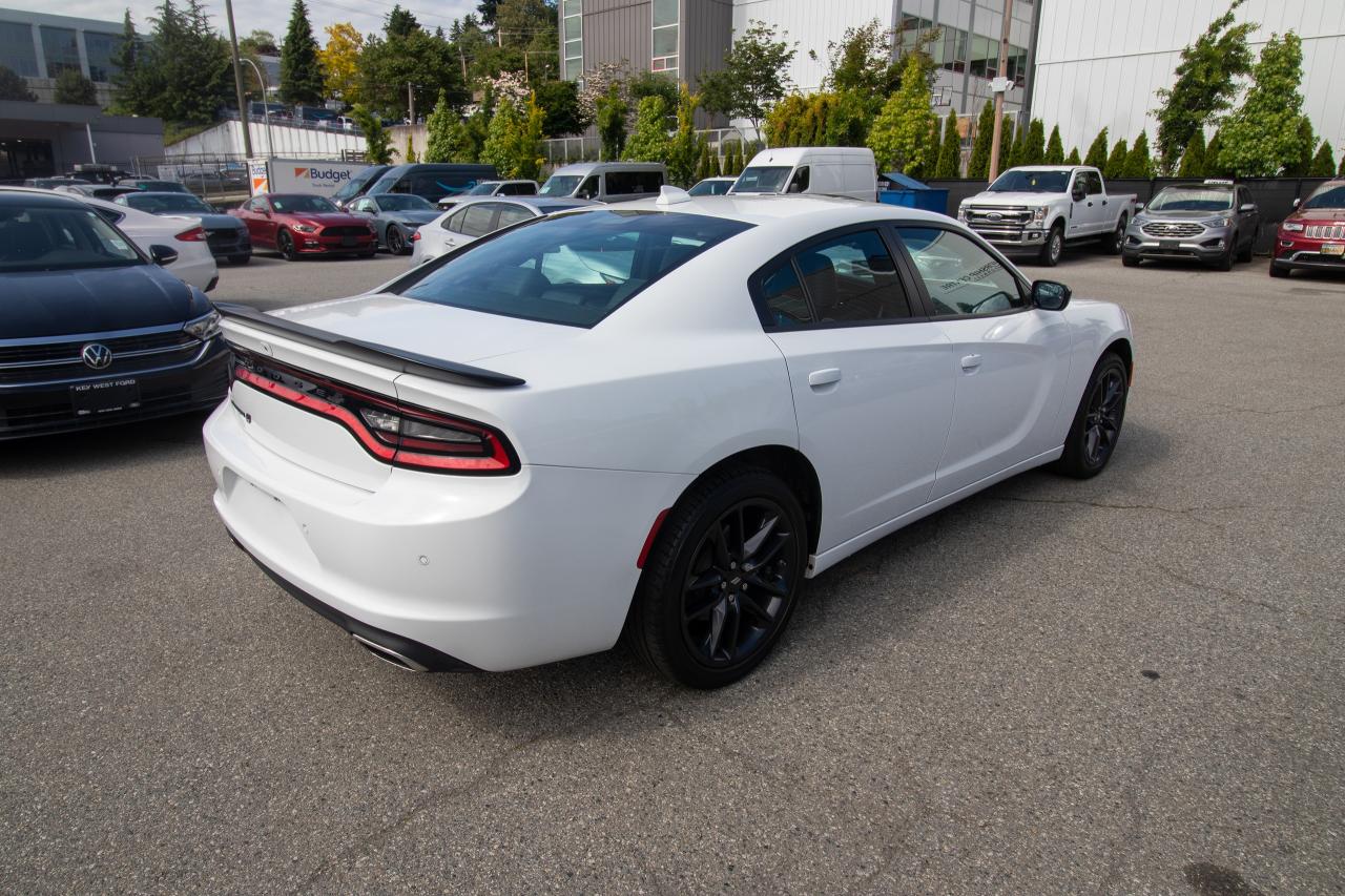2022 Dodge Charger SXT Photo5