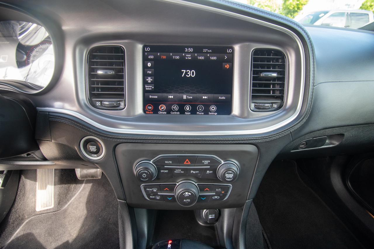 2022 Dodge Charger SXT Photo5