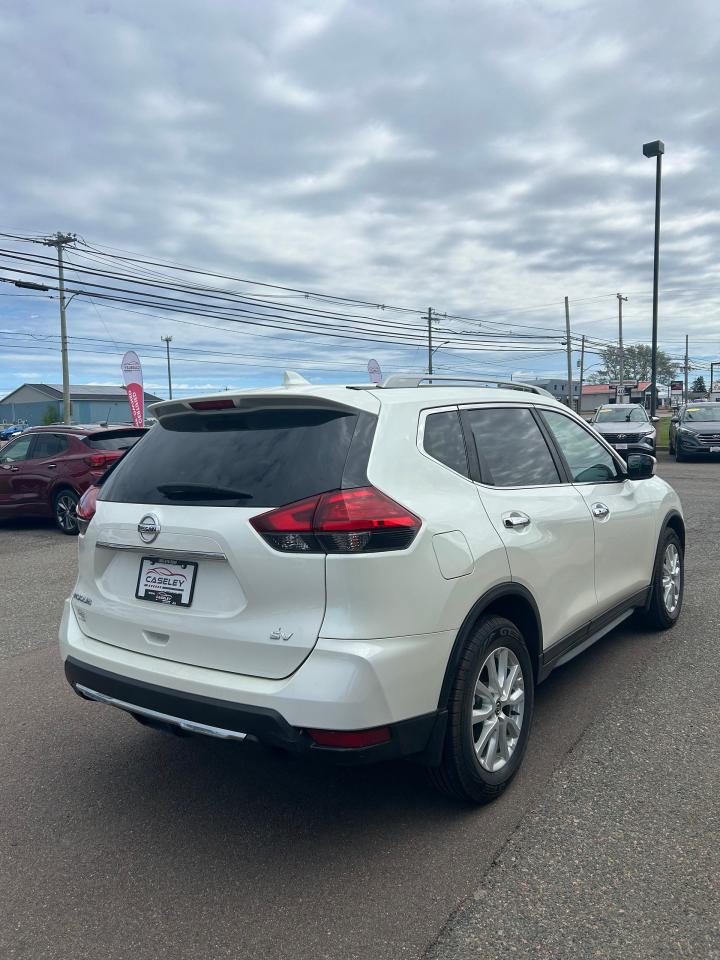 2017 Nissan Rogue SV - Photo #4