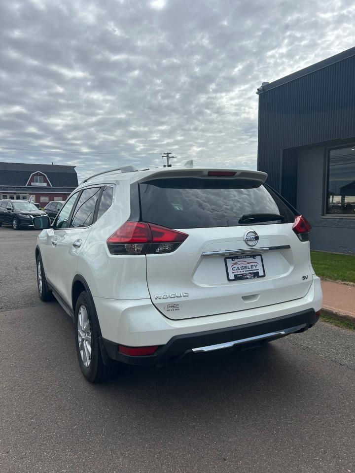 2017 Nissan Rogue SV - Photo #6