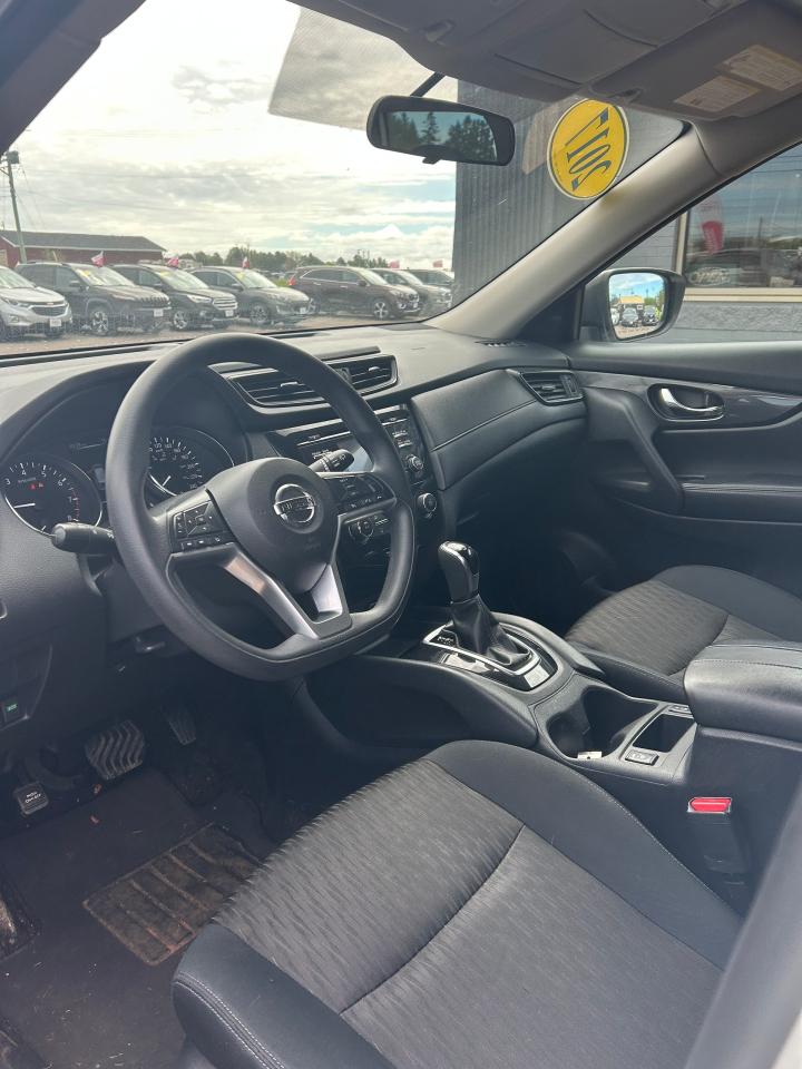 2017 Nissan Rogue SV - Photo #7