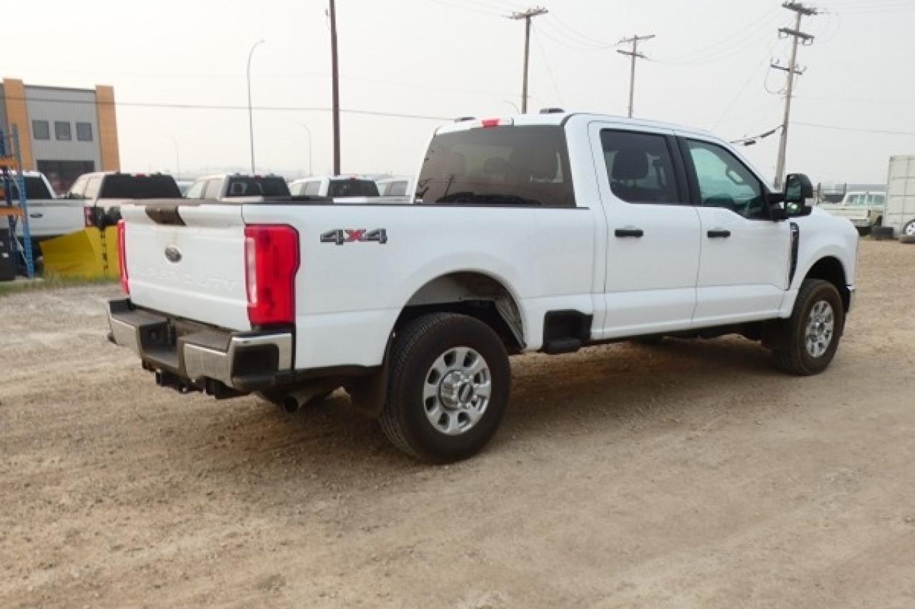 2023 Ford F-350 XLT 4WD Crew Cab 6.75' Box w/BUC - Photo #6