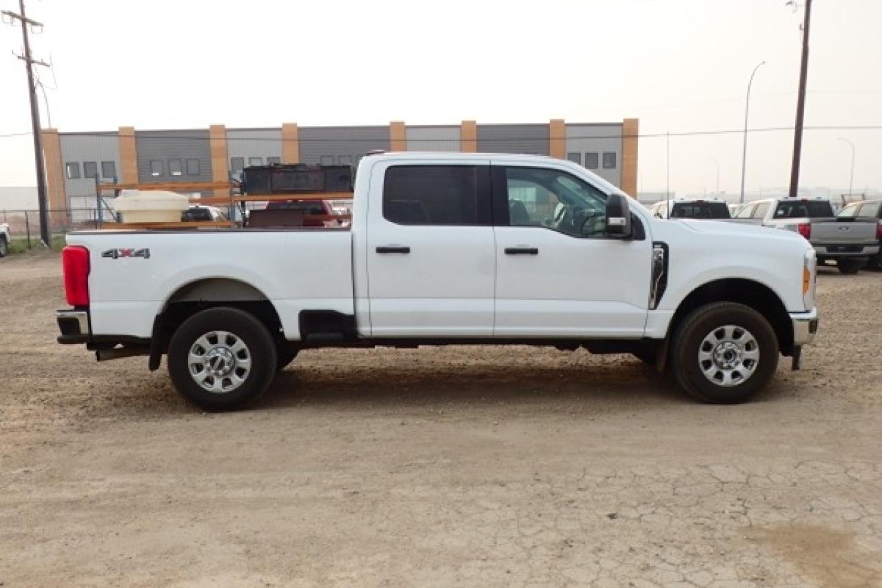 2023 Ford F-350 XLT 4WD Crew Cab 6.75' Box w/BUC - Photo #5