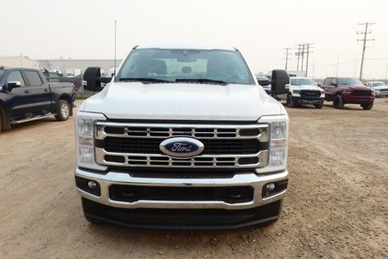 2023 Ford F-350 XLT 4WD Crew Cab 6.75' Box w/BUC - Photo #3