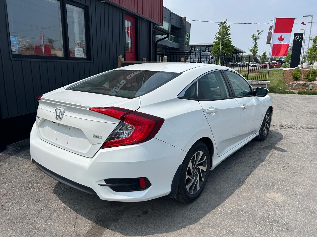 2018 Honda Civic SE - Photo #3