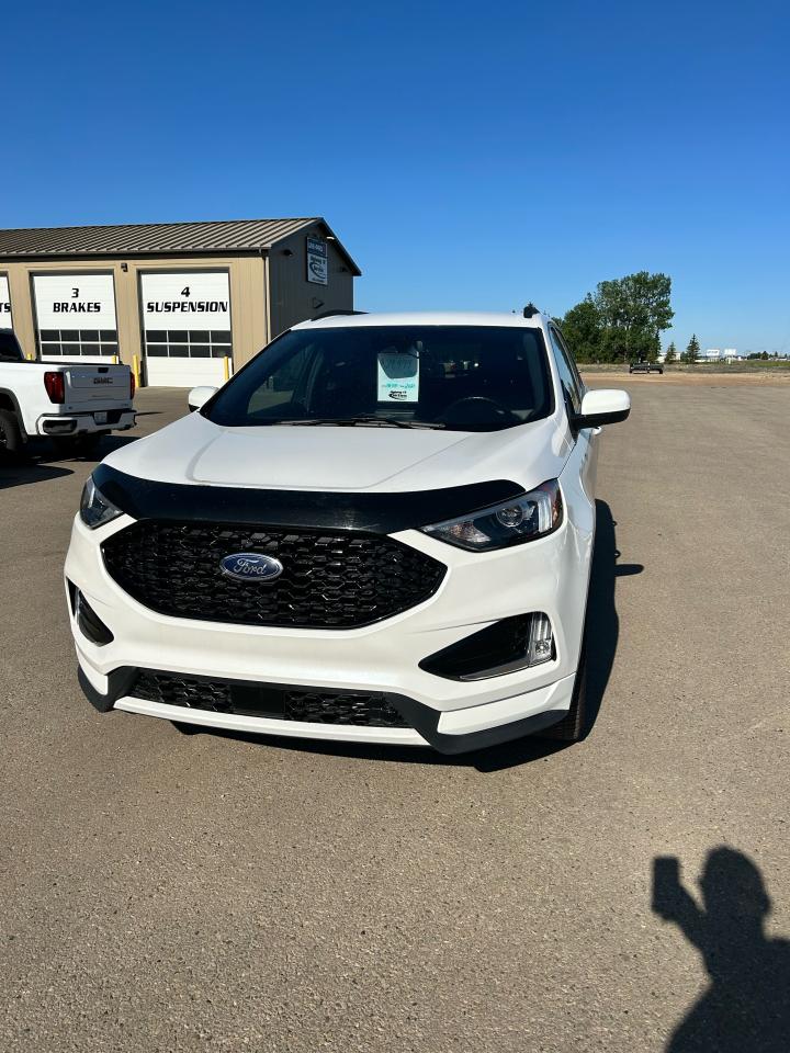 2021 Ford Edge ST Line - Photo #2