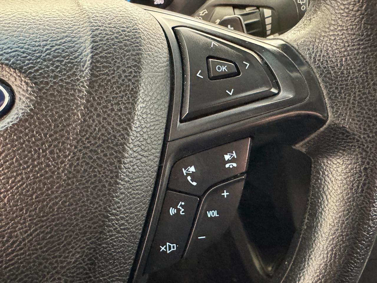 2017 Ford Edge SE+Camera+Bluetooth+A/C+ACCIDENT FREE Photo