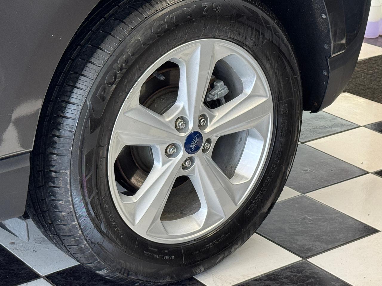 2017 Ford Edge SE+Camera+Bluetooth+A/C+ACCIDENT FREE Photo