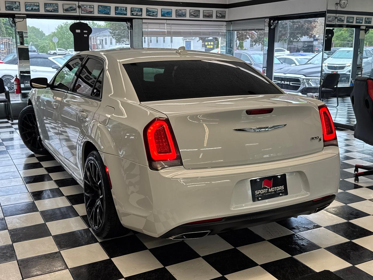 2019 Chrysler 300 300S+New Brakes+Tires+Alloy+ApplePlay+Remote Start Photo