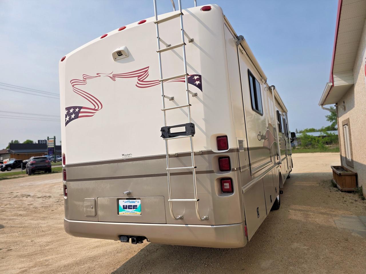 1999 Fleetwood Southwind 36 FOOT- DUAL SLIDES - 2 ROOF A/C - Photo #23