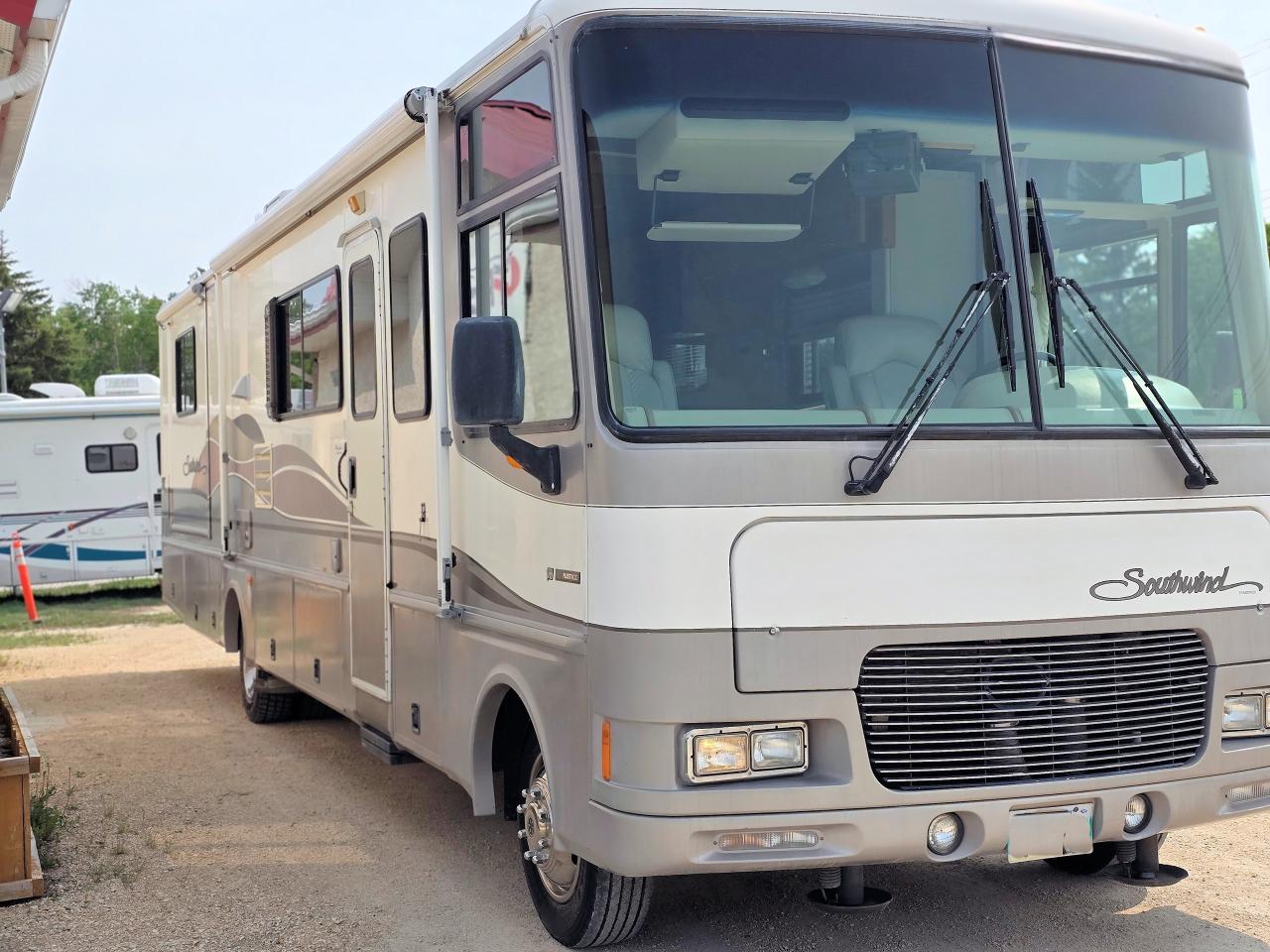 1999 Fleetwood Southwind 36 FOOT- DUAL SLIDES - 2 ROOF A/C - Photo #2