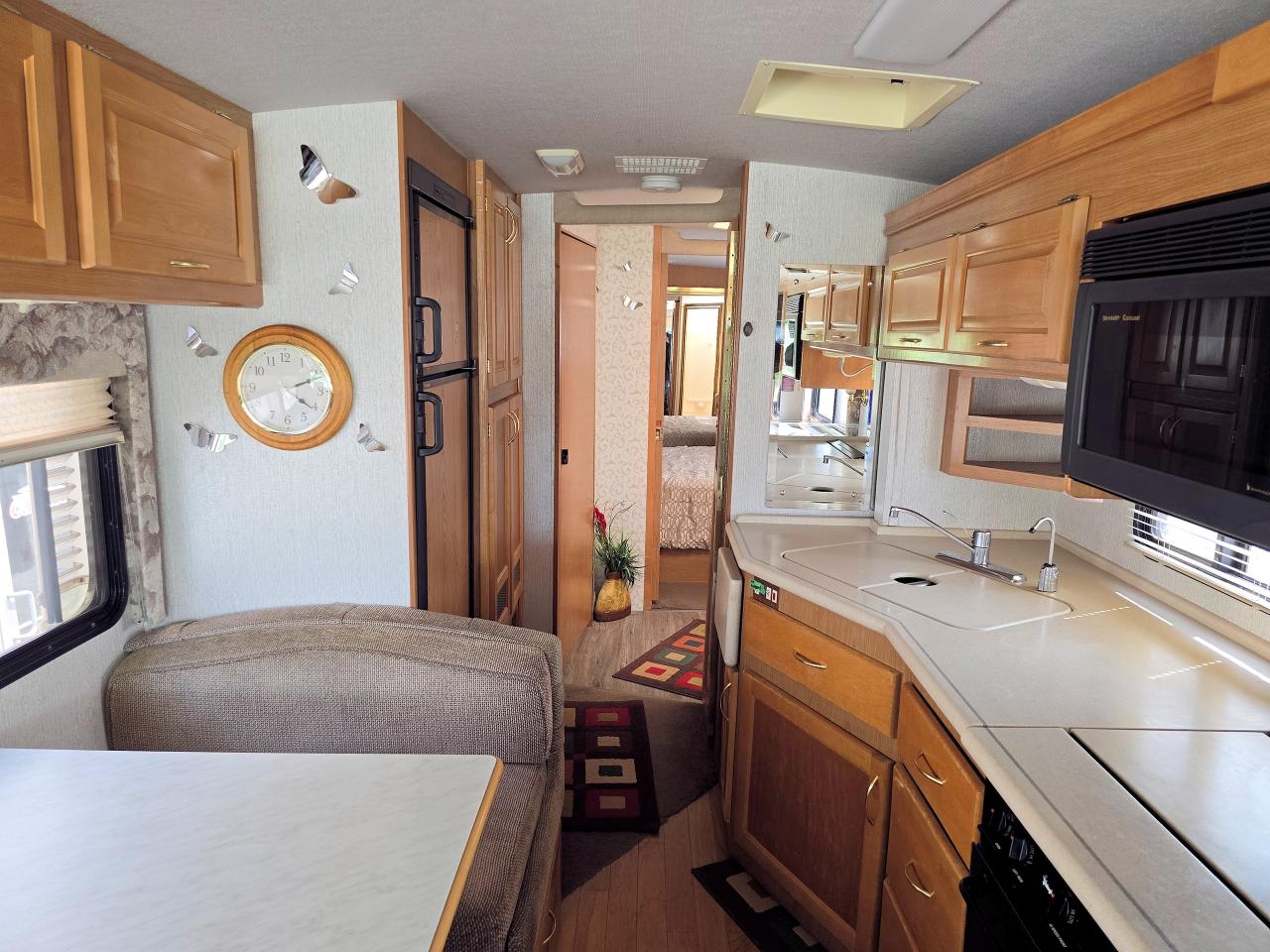 1999 Fleetwood Southwind 36 FOOT- DUAL SLIDES - 2 ROOF A/C - Photo #16