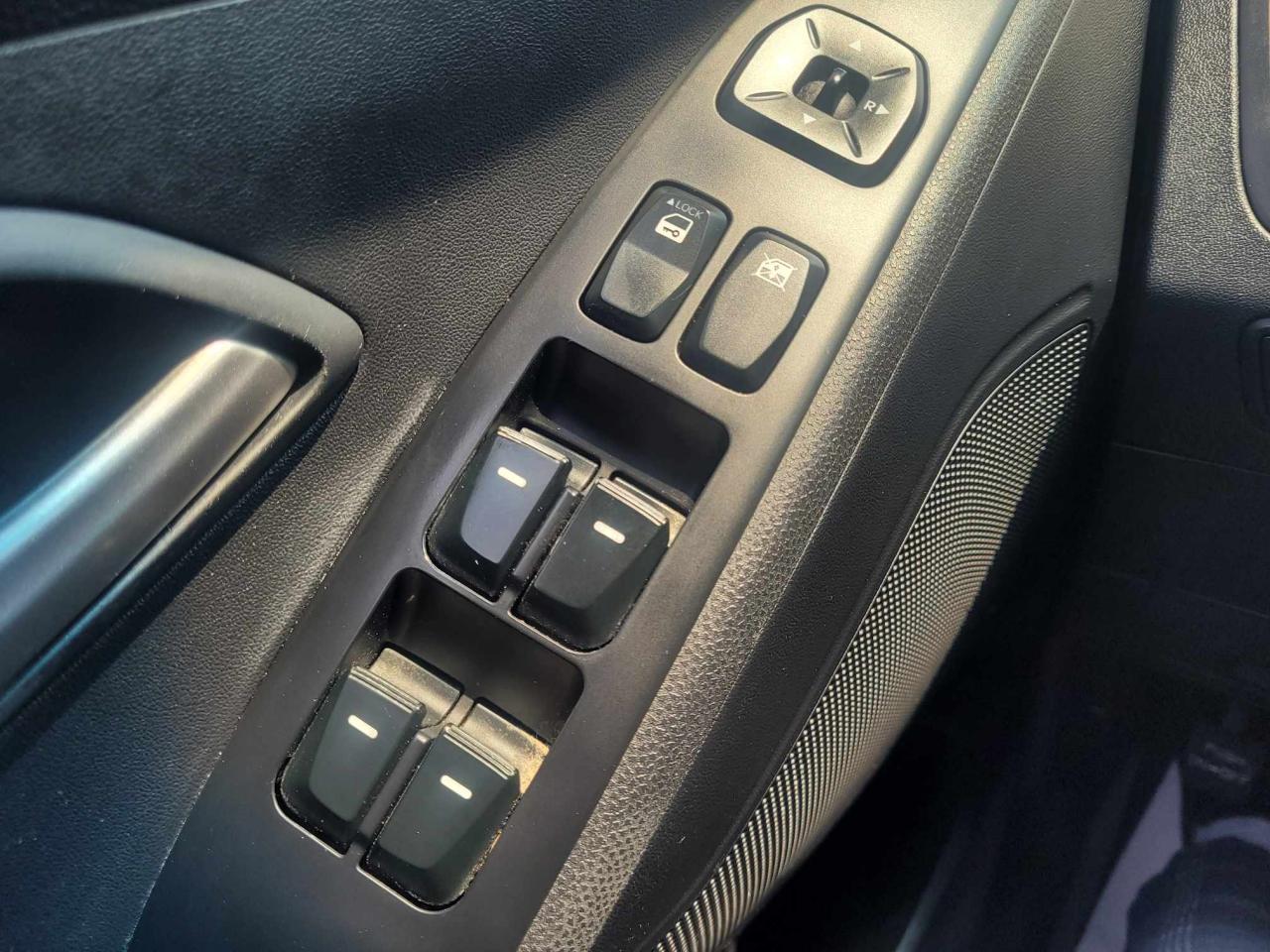 2012 Hyundai Tucson GL Photo12