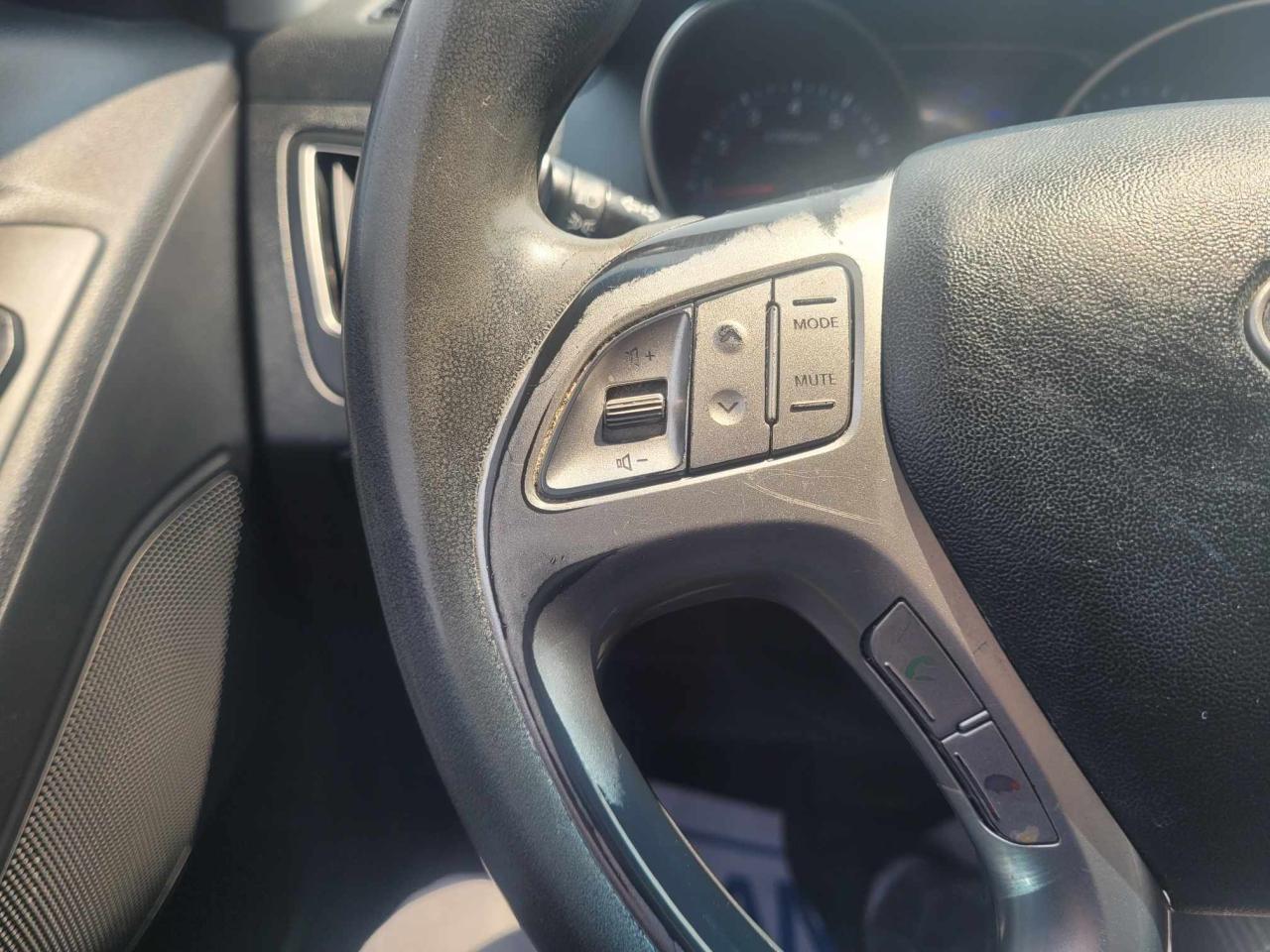 2012 Hyundai Tucson GL Photo17
