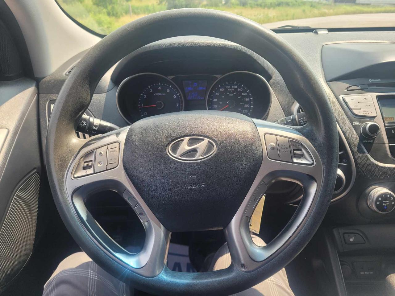 2012 Hyundai Tucson GL Photo15