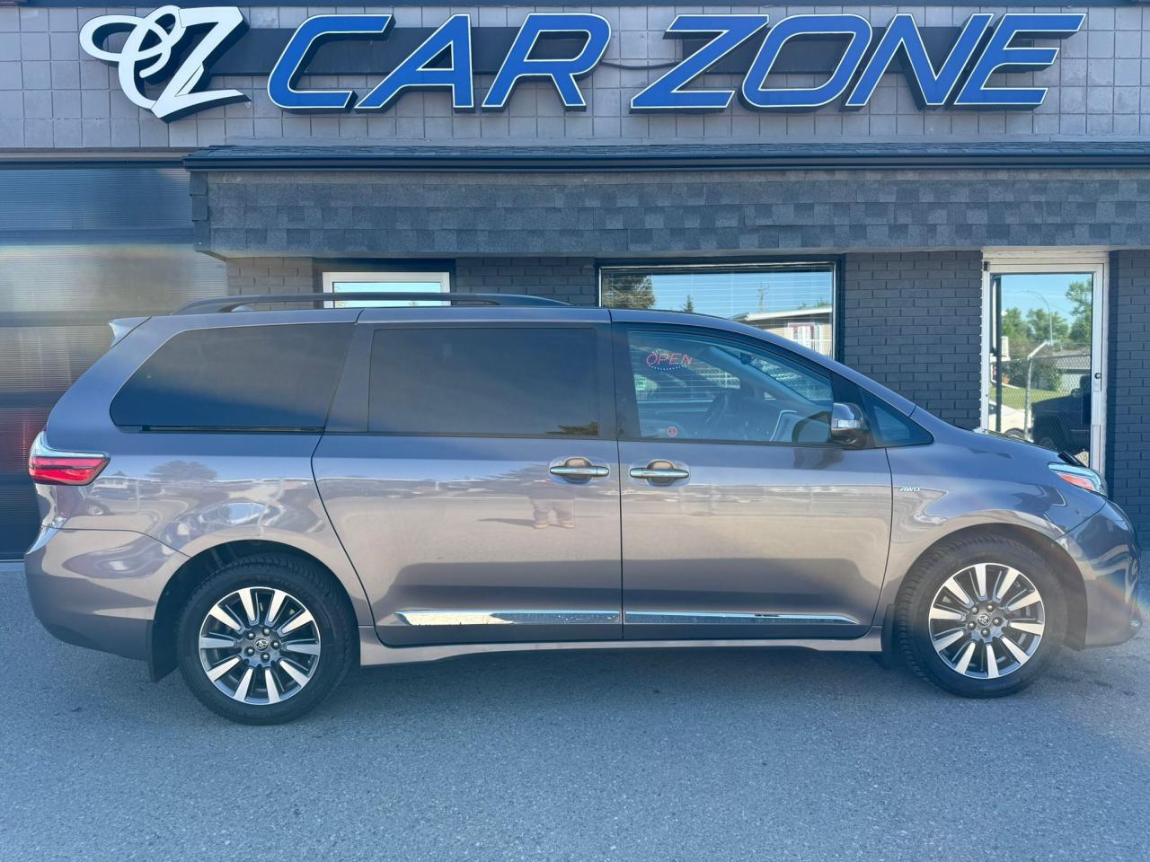 2020 Toyota Sienna XLE LIMITED 7-Passenger AWD - Photo #2