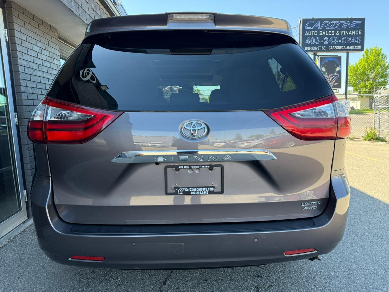 2020 Toyota Sienna XLE LIMITED 7-Passenger AWD - Photo #4
