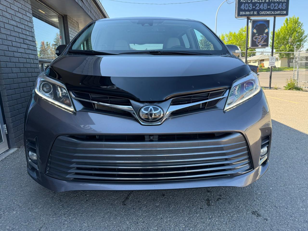 2020 Toyota Sienna XLE LIMITED 7-Passenger AWD - Photo #5